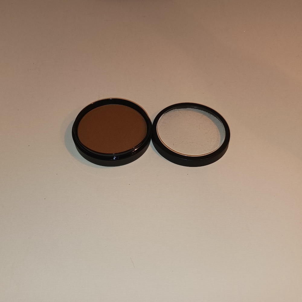 Glo Skin Beauty Pressed Base, Chestnut Light, NWOB